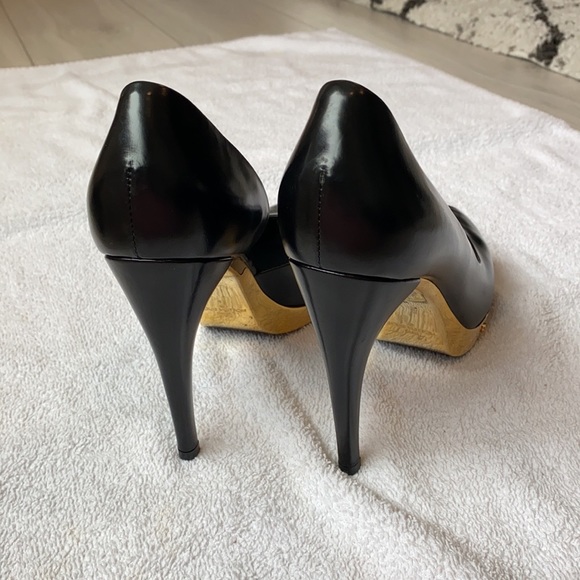 Louis Vuitton black and gold heel - Picture 3 of 5